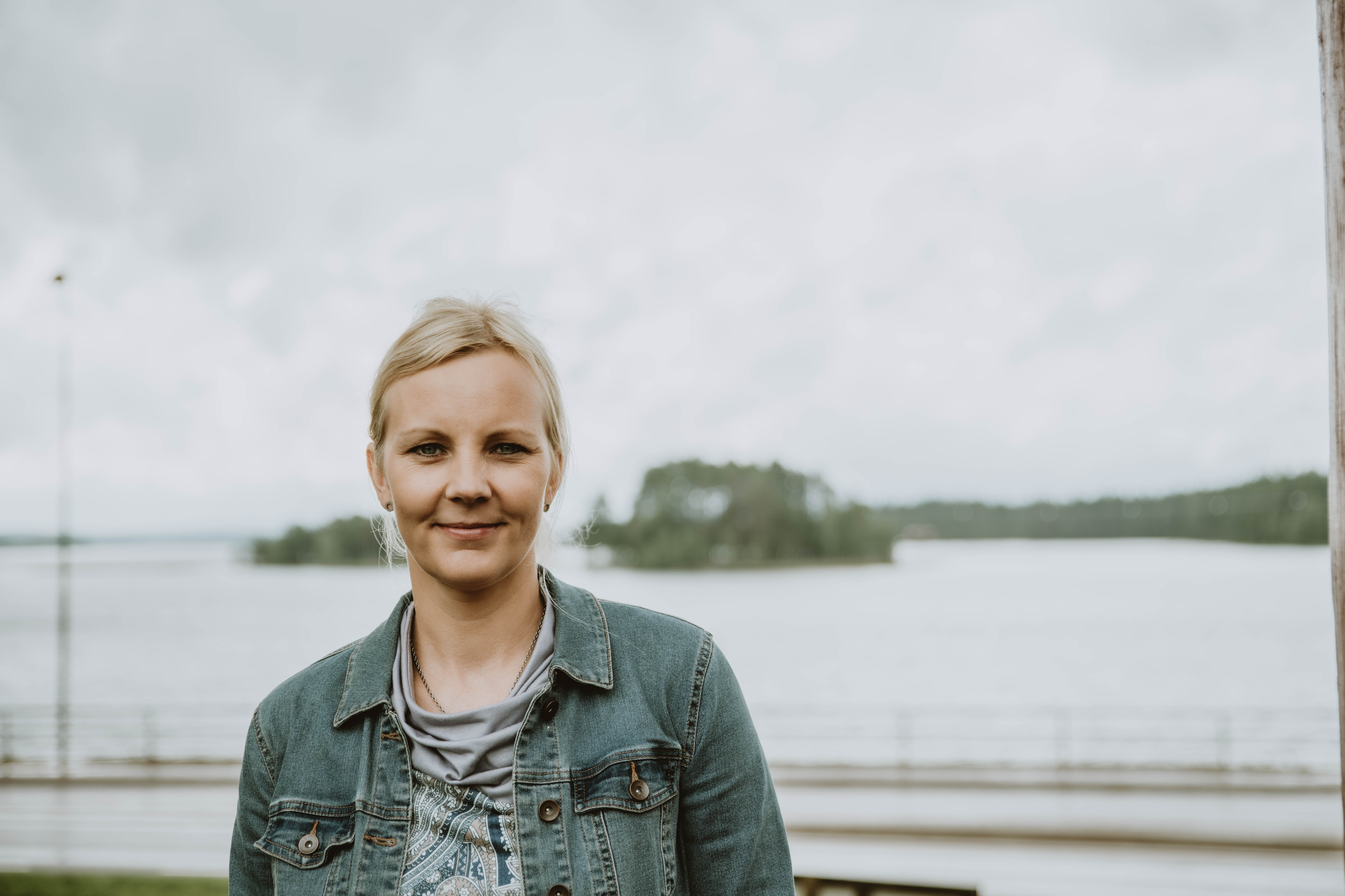 Vd Kristina Hedlund är fjärde generationen Hedlund som driver Bra Hus. Familjeföretagets strategi är att satsa sig ur krisen.