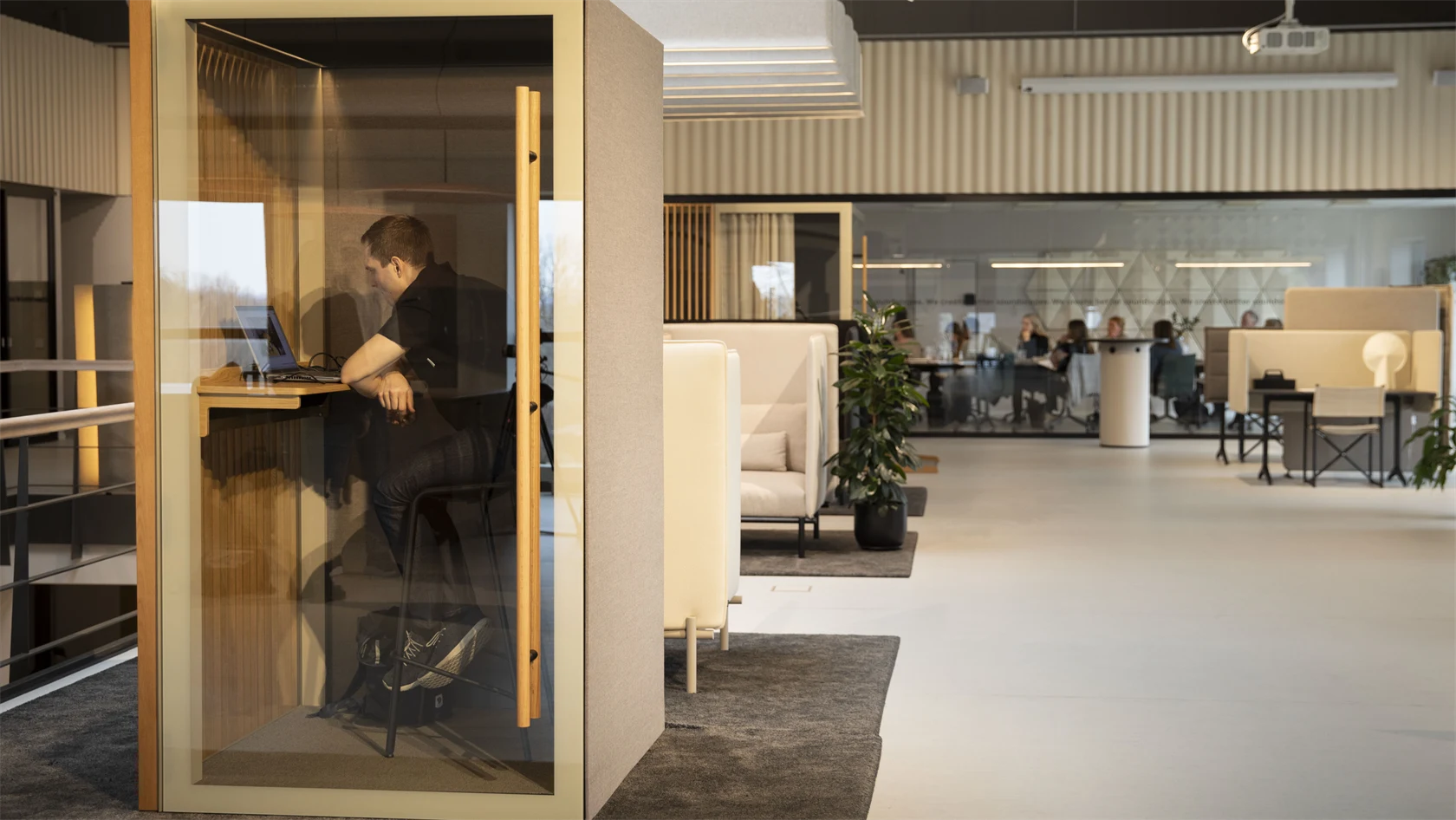 Ljudnivån är en viktig arbetsmiljöfråga på tysta Abstracta. 