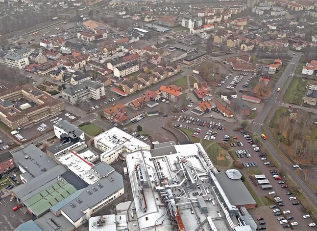 Panoramabild över Nybro - med Kährs i förgrunden.