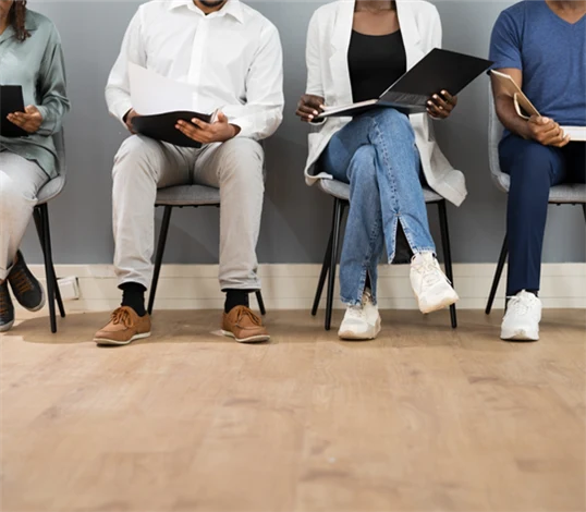 Arbetssökande i kö.